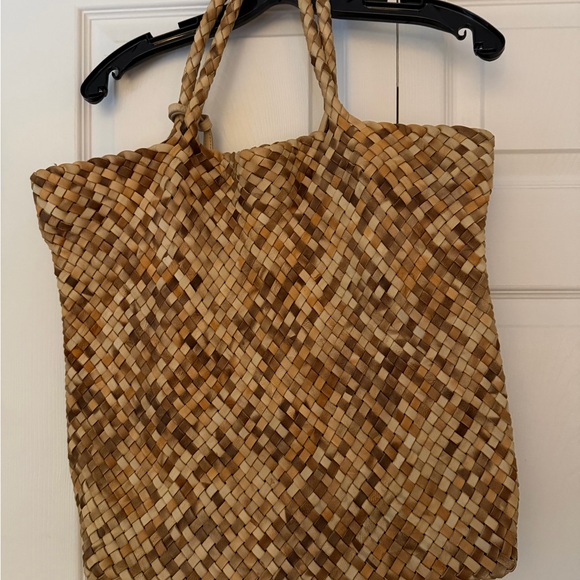 Elegant Woven Brown Leather Satchel - Picture 4 of 5